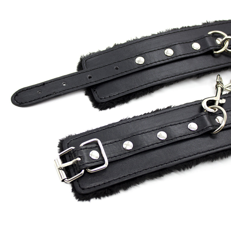 ファーハンドカフス