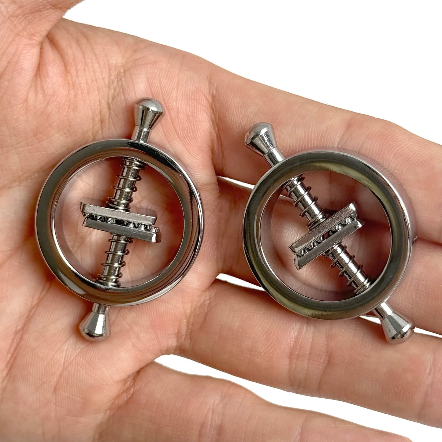 ノンピアス×リングタイプのニップルアクセサリー