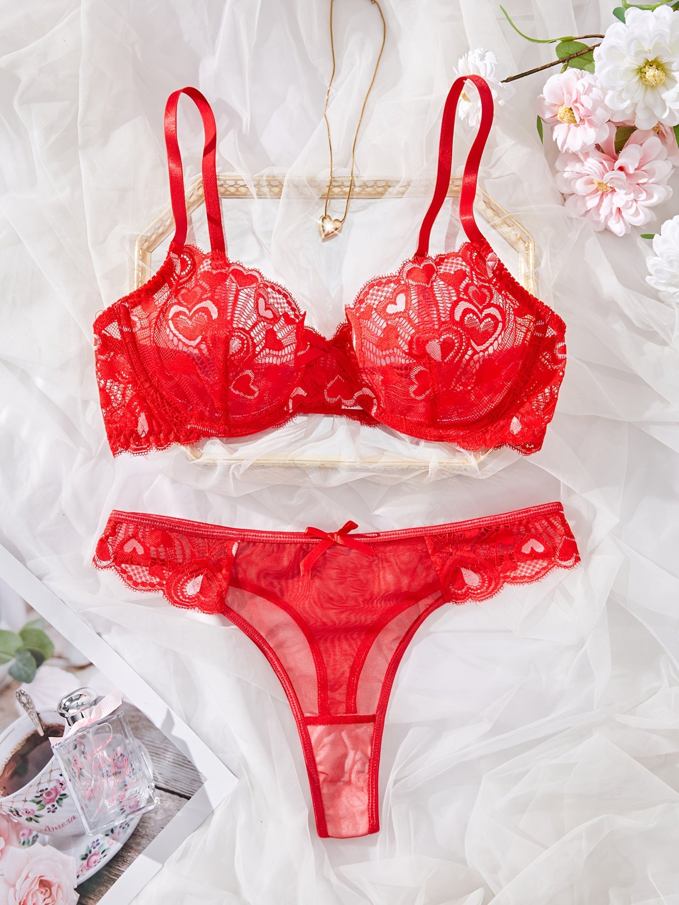 ハートレースを飾った大人のレースランジェリー2点セット