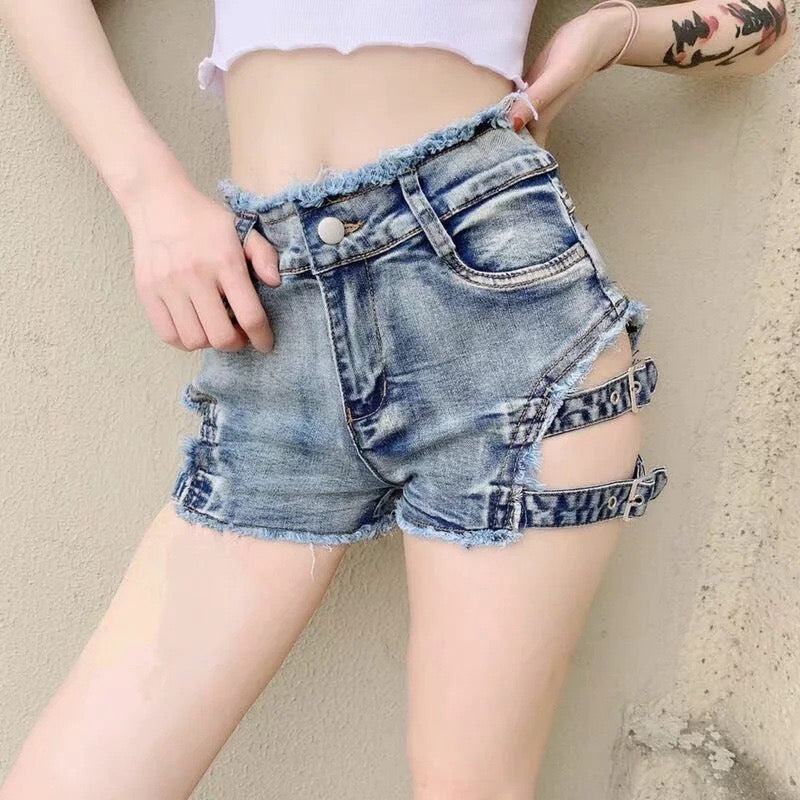 サイドベルトデザイン デニムミニパンツ