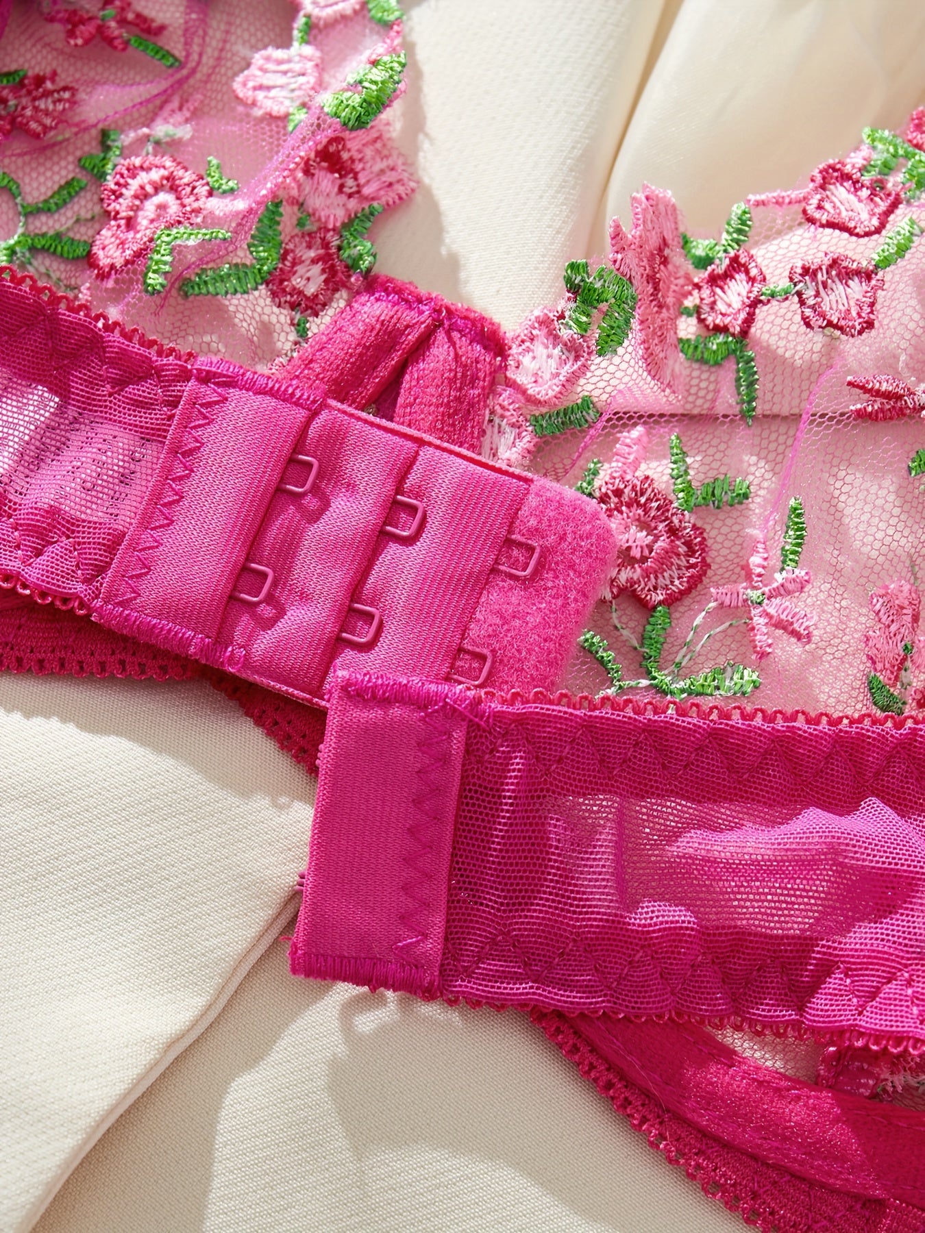 花柄刺繍×セミシアーのメッシュランジェリーセット