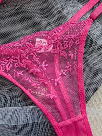 ホローデザイン×フィットシルエットのブラ＆ショーツランジェリー2点セット