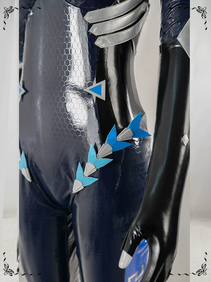 レザー調素材×ジャンプスーツ構造のコスプレコスチューム
