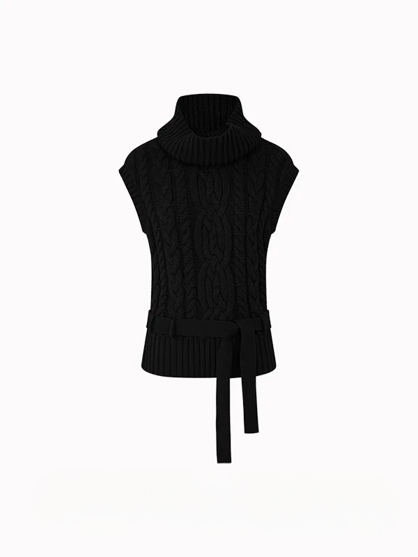 ハイネック×ベルト付きの厚手ニットベストトップス