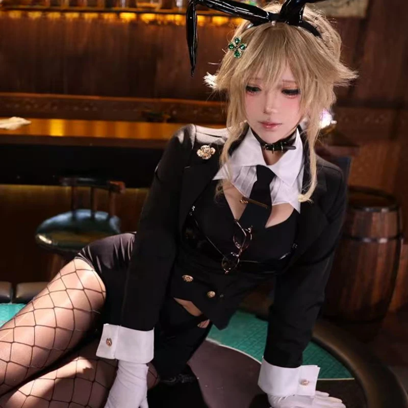 バニー風デザイン×フェイクレザー素材のコスチュームセット