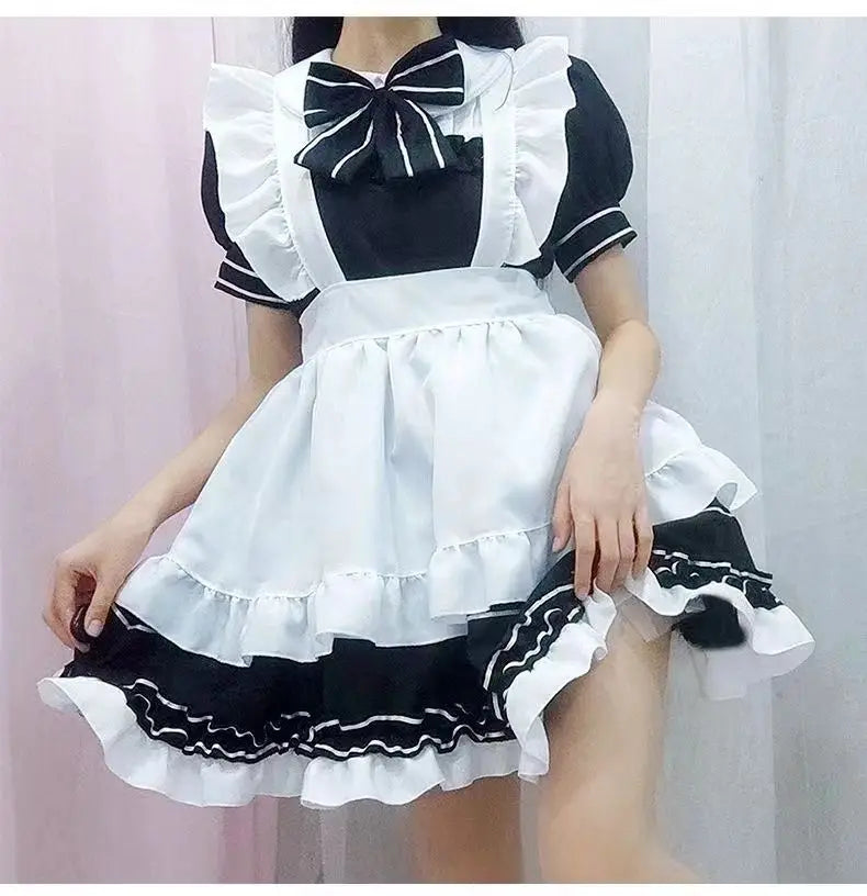 フリルデザイン×ミニ丈のメイド風コスチュームワンピース