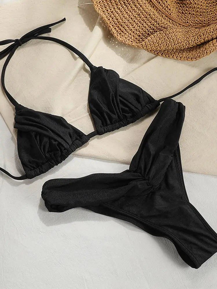 フリルデザイン×三角シルエットのビキニセット