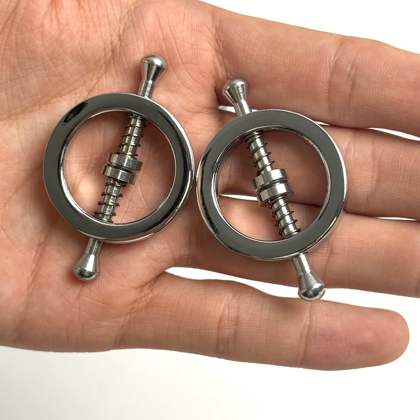 ノンピアス×リングタイプのニップルアクセサリー
