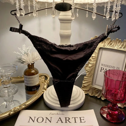 リボン装飾×ホローデザインのローライズショーツ