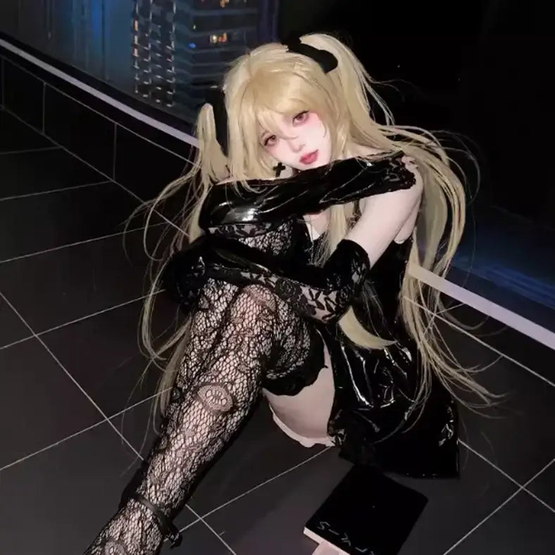 ブラックドレス×シンプルデザインのコスプレコスチューム