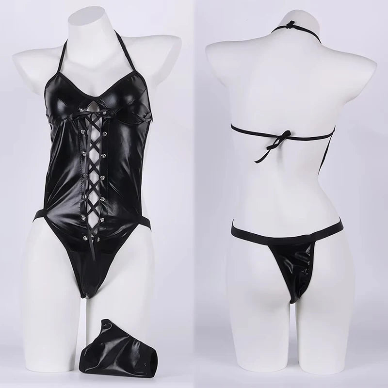 フェイクレザー×バックレスのホロウアウトボディスーツ
