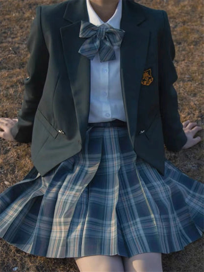 ショートジャケット×プリーツスカートの学生風セットアップ