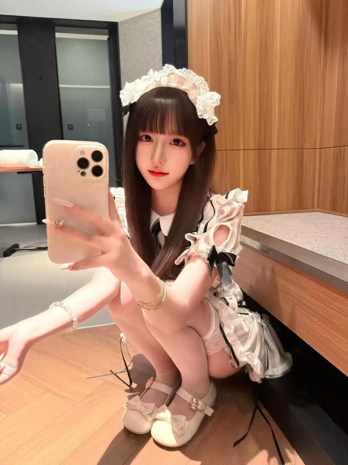 フリル装飾×バブル袖のメイド風コスチュームセット