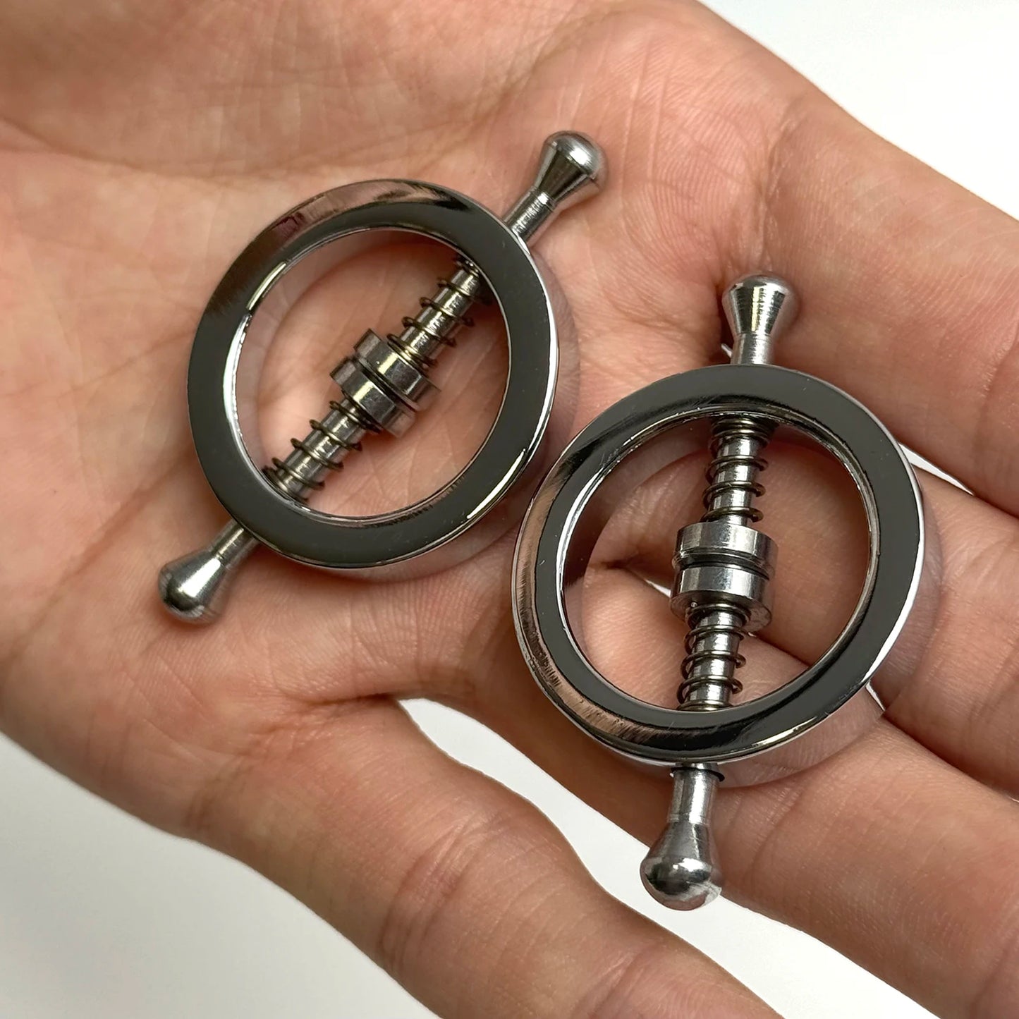 ノンピアス×リングタイプのニップルアクセサリー