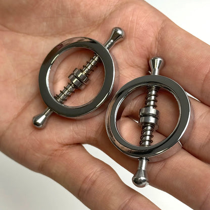 ノンピアス×リングタイプのニップルアクセサリー