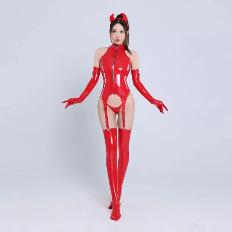 フェイクレザー×カップレスデザインのボディスーツランジェリー