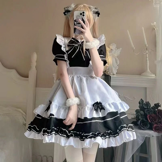 フリルデザイン×ミニ丈のメイド風コスチュームワンピース