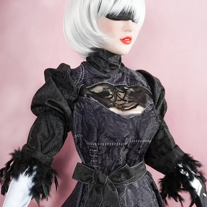 カットアウトデザイン×ボディスーツ構造のコスプレコスチューム
