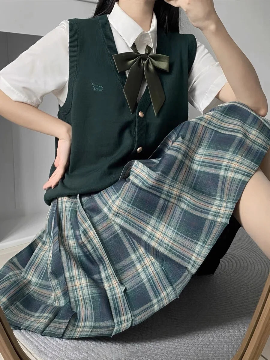 ショートジャケット×プリーツスカートの学生風セットアップ