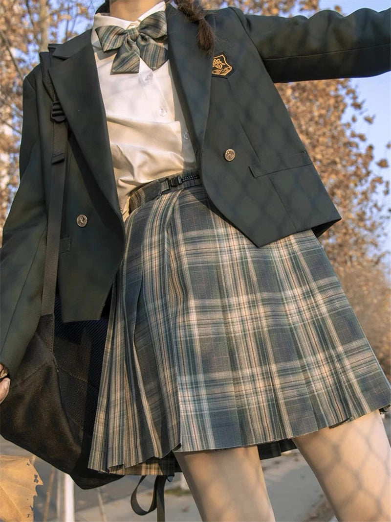 ショートジャケット×プリーツスカートの学生風セットアップ