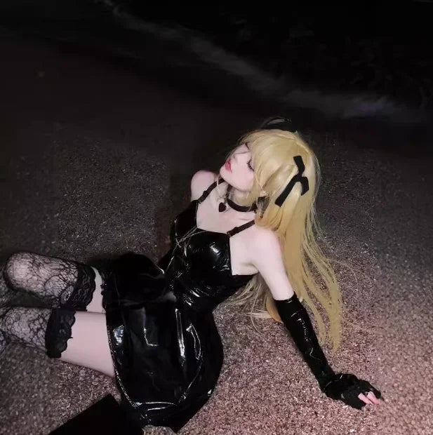 ブラックドレス×シンプルデザインのコスプレコスチューム