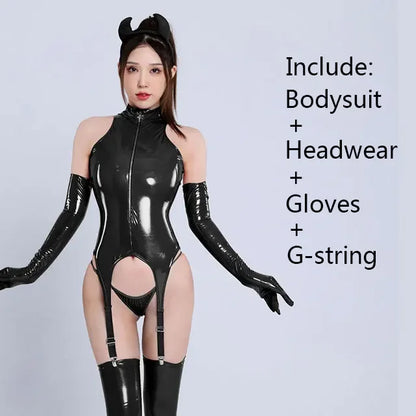 フェイクレザー×カップレスデザインのボディスーツランジェリー