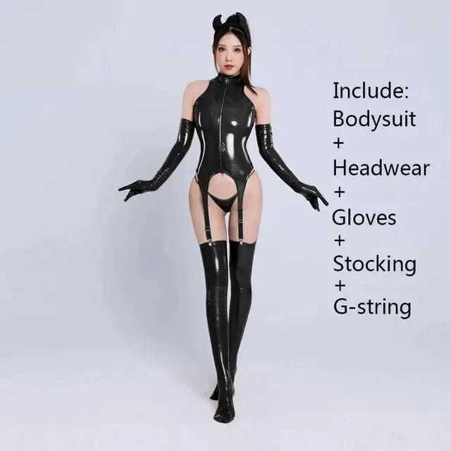 フェイクレザー×カップレスデザインのボディスーツランジェリー
