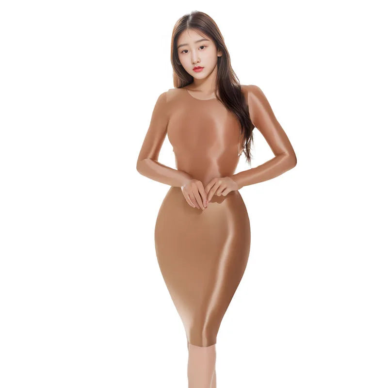 光沢素材×タイトフィットの長袖ボディコンミニワンピース
