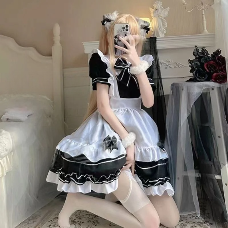 フリルデザイン×ミニ丈のメイド風コスチュームワンピース