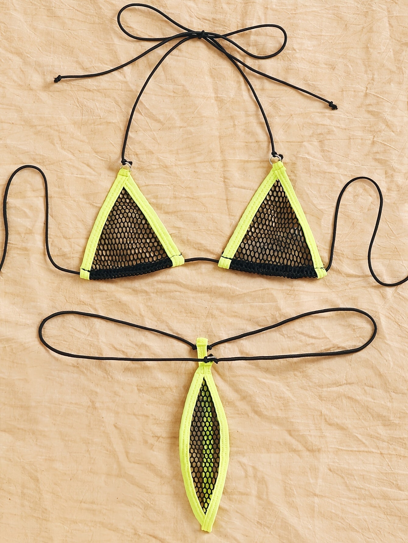 紐結びデザイン×シースルー素材のブラ＆Tバックランジェリー2点セット