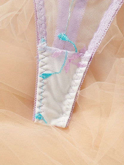 刺繍レースが際立つ大人ランジェリー2点セット