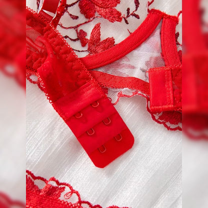 赤い花柄刺繍ディープVランジェリーセット セクシー＆エレガントデザイン
