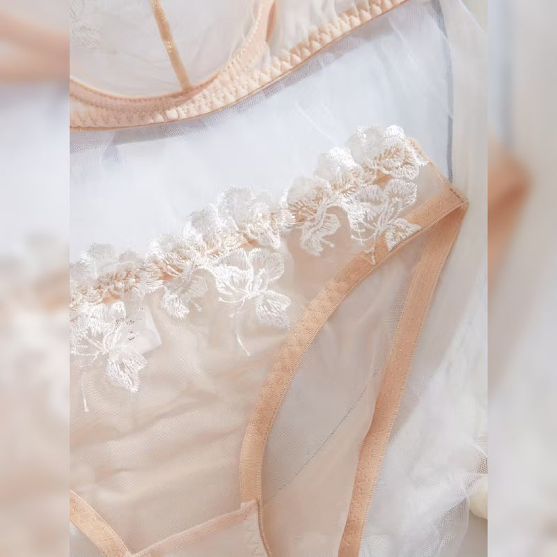 刺繍ブラ＆トライアングルパンティー セクシーランジェリーセット